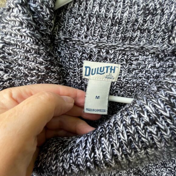 Duluth by Duluth Trading size M heavy knit relaxed fit pockets - Picture 9 of 10